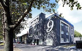 Hotel 9